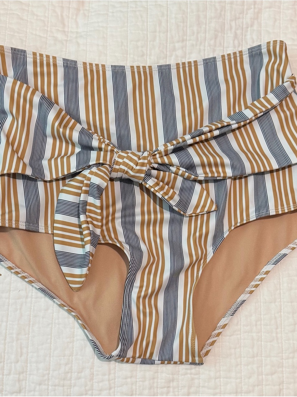 NWOT kortni jeane tie front bottom